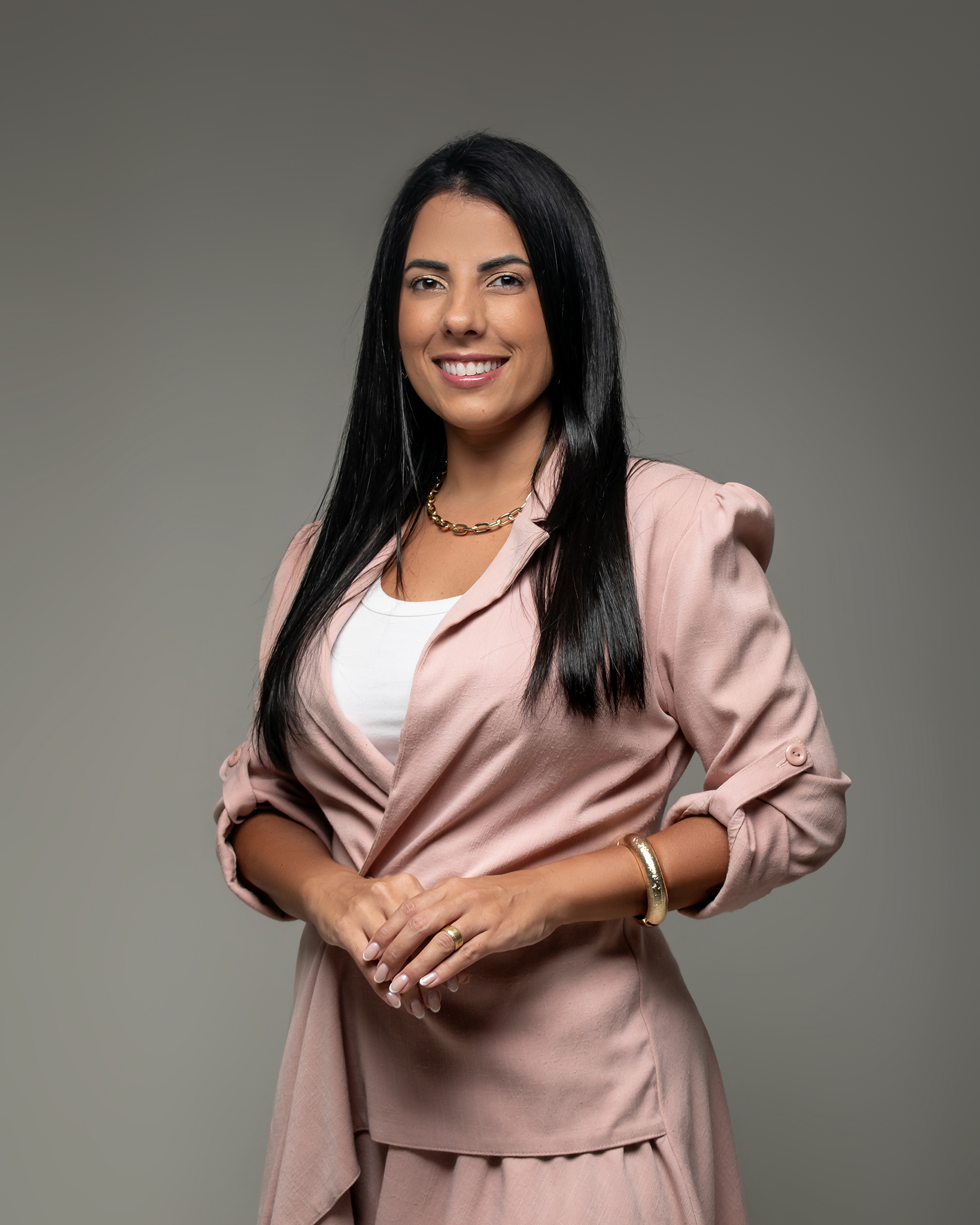 Natália Moraes - Especialista em Vacina Capilar, Cachos e Linha Própria